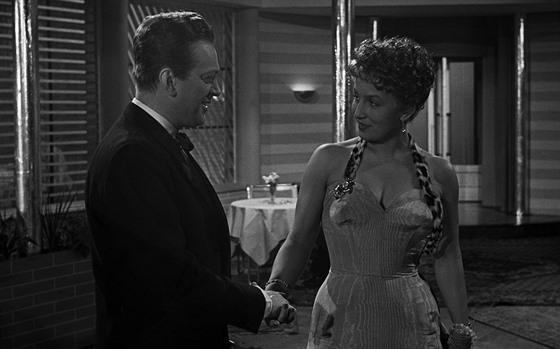 Karel Höger a Dana Medická ve filmu V pasti (1956)