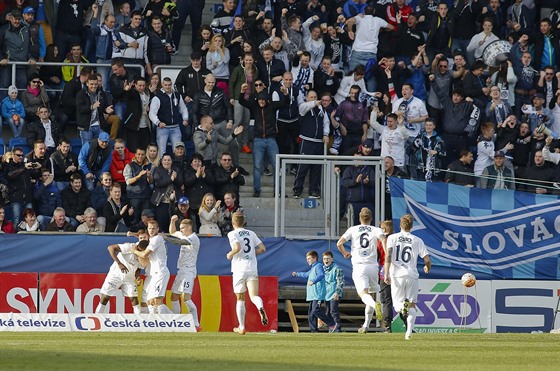 PORAZILI SPARTU. Fotbalisté Slovácka se na domácím stadionu dokali velkého...