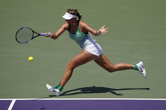 Viktoria Azarenková bhem finálového zápasu v Miami proti Svtlan Kuzncovové.