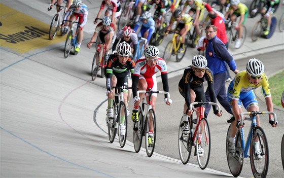 Momentka ze závodu 500+1 kolo na brnnském velodromu.