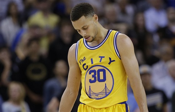 Stephen Curry z Golden State je zklamaný z poráky v Minnesot.