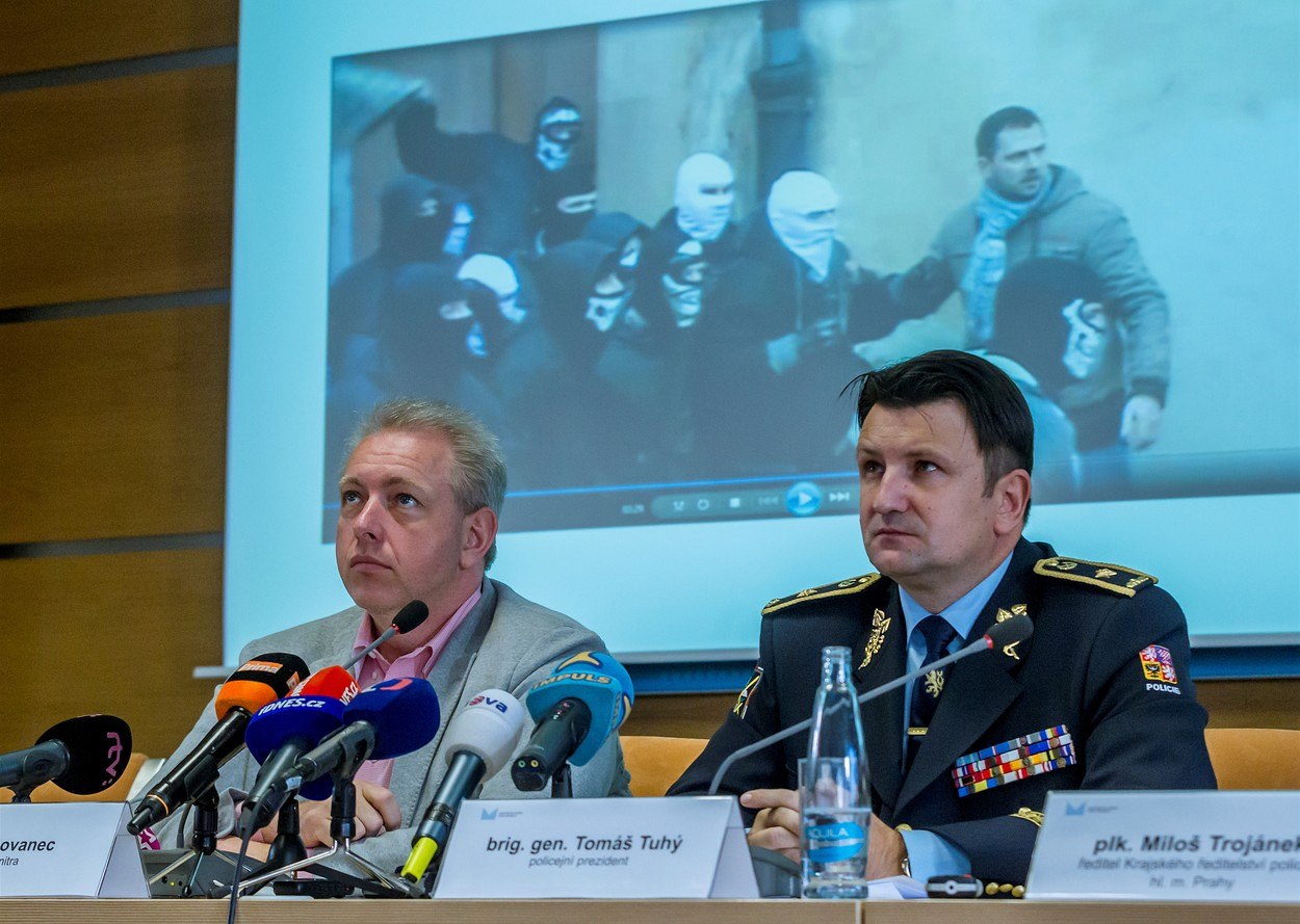 Ministr vnitra Milan Chovanec (vlevo) a policejní prezident Tomáš Tuhý Ministr vnitra Milan Chovanec (vlevo) a policejní prezident Tomáš Tuhý