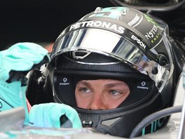 Nico Rosberg bhem prvnho trninku na Velkou cenu Bahrajnu.