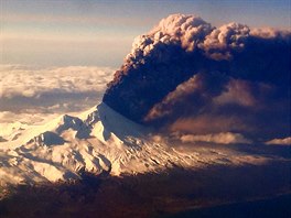 SÍLA: Na Aljace se tento týden probudil mohutný vulkán Pavlof. Do vzduchu...