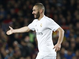Karim Benzema slav s Toni Kroosem vyrovnvac gl do st Barcelony.