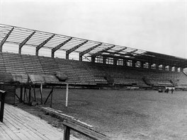 Rok 1970 - stadion prochází komplexní rekonstrukcí a je vystavna nová...