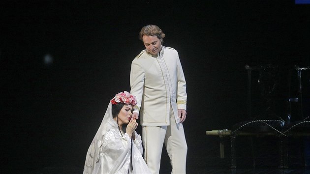 Kristine Opolaisov a Roberto Alagna v Madama Butterfly v Metropolitn opee