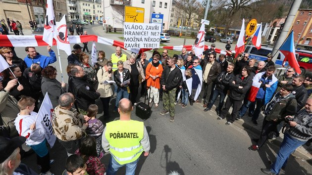 Symbolick blokda eskch hranich v Kraslicch.