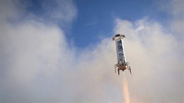 Raketa The New Shepard spolenosti Blue Origin Jeffa Bezose potet v ad spn vzltla a pistla.