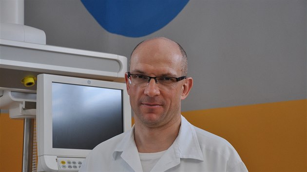 Docent Jaromr ima, pednosta Chirurgick kliniky 1. lkask fakulty Univerzity Karlovy a Thomayerovy nemocnice.