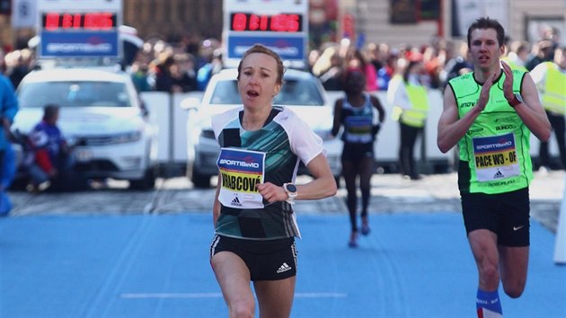 Eva Vrabcov-Nvltov dobh do cle Praskho plmaratonu v ase jen o tyi sekundy horm, ne je esk rekord.