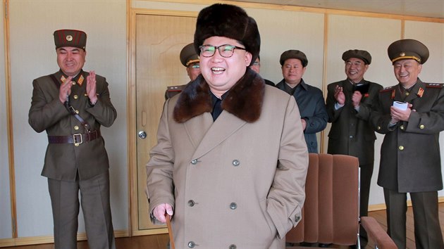 Na test novho motoru pro mezikontinentln balistick rakety dajn osobn dohlel severokorejsk vdce Kim ong-un (9. dubna 2016).