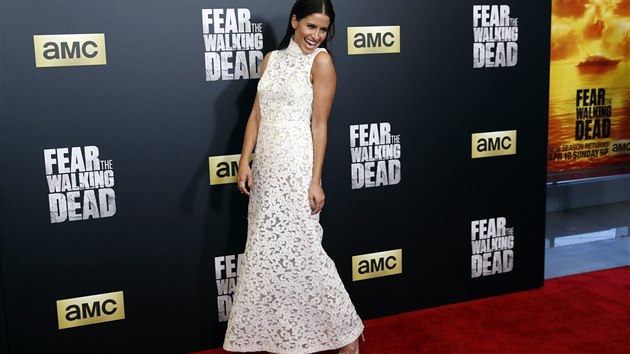 Zbr z ervenho koberce ped premirou druh ady serilu Fear the Walking Dead (iv mrtv: Potek konce). Na snmku hereka Mercedes Masohnov (29. bezna 2016).