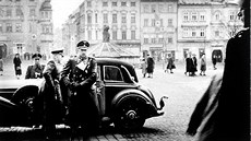 K. H. Frank byl v Jihlavě i v roce 1943, přijel s vozem přímo před radnici na... K. H. Frank byl v Jihlavě i v roce 1943, přijel s vozem přímo před radnici na...