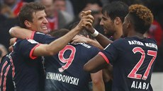 Fotbalisté Bayernu Mnichov oslavují vstelený gól.