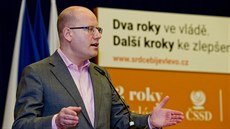 Premiér a předseda ČSSD Bohuslav Sobotka vystoupil 9. dubna v Praze na... Premiér a předseda ČSSD Bohuslav Sobotka vystoupil 9. dubna v Praze na...