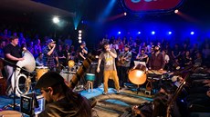 Radimo (vlevo) a Kato vpravo s mikrofony. Radimo (vlevo) a Kato vpravo s mikrofony.
