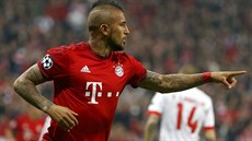 Chilský záloník Arturo Vidal z Bayernu Mnichov slaví gól ve tvrtfinále Ligy...
