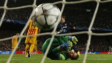 GÓL Mí je v sítí, barcelonský branká Marc-Andre ter Stegen nedokázal chytit...