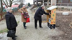Venkovní knihovna v zahradě domova pro seniory ve Ždírci je volně přístupná... Venkovní knihovna v zahradě domova pro seniory ve Ždírci je volně přístupná...