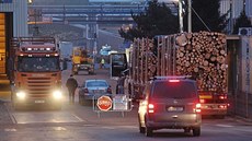 Jihlavský Kronospan je největším dřevokombinátem v republice. Nyní na něj... Jihlavský Kronospan je největším dřevokombinátem v republice. Nyní na něj...