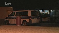Nmetí policisté autobus s Iráckými benci