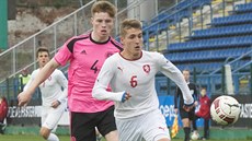 Michal Sadílek (v bílém) v dresu reprezentační sedmnáctky Michal Sadílek (v bílém) v dresu reprezentační sedmnáctky