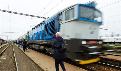 Do Letohradu jezdí motorové lokomotivy, elektrifikovaná je jen tra do Chocn.