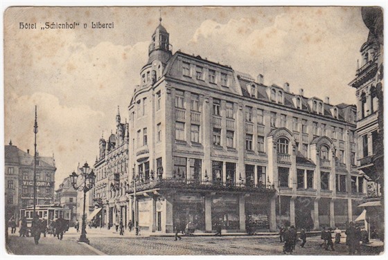 Autorem libereckého hotelu Schienhof, dnes Praha, byl jablonecký architekt...