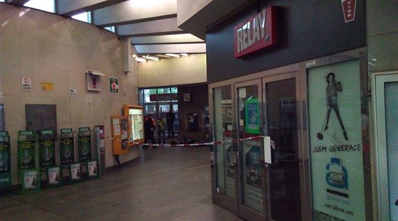 Ve stanici metra Stranická zemel v sobotu v  podveer mu (16. dubna 2016).
