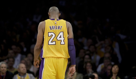 ODCHÁZÍ. Kobe Bryant ve svém poslední utkání v NBA v dresu Los Angeles Lakers.