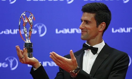 Novak Djokovi s cenou Laureus pro nejlepího sportovce svta.