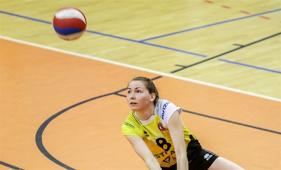 Marie Toufarová z Ostravy v duelu s Olomoucí