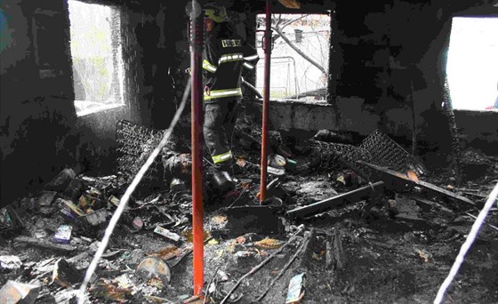 Spálenit chalupy v Hroce na Rychnovsku, kde v dubnu 2015 uhoela ena.