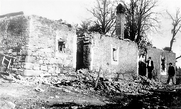 Dobový snímek z Plotiny, kde na konci války ádili nacisté.