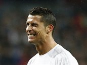 IBALSK MRKNUT. Cristiano Ronaldo mrk na jednoho ze svch spoluhr z Realu...