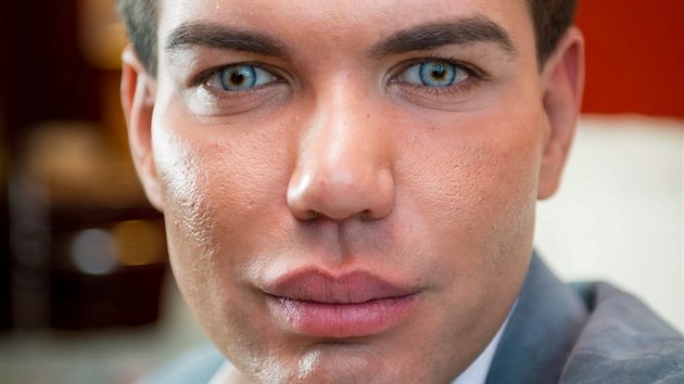 Rodrigo Alves ml dv pln normln nos. Nelbil se mu vak, protoe se nepodobal nosu panka Kena.