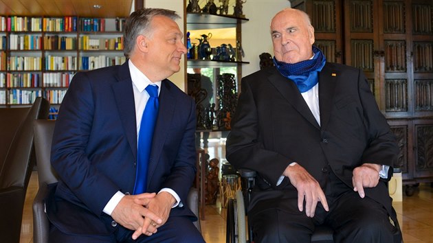 Maarsk premir Viktor Orbn (vlevo) a bval nmeck kancl Helmut Kohl (19.4.2016)