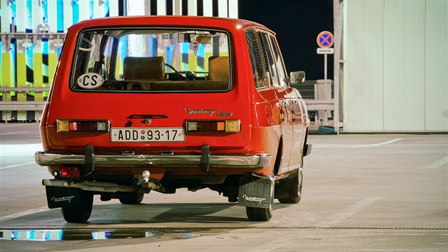 Wartburg 353 v kombkovm proveden pojmenovanm Tourist ml obrovsk kufr, kter dodnes ohrom.  U sedanu i kombku byl udvan objem 525 litr.