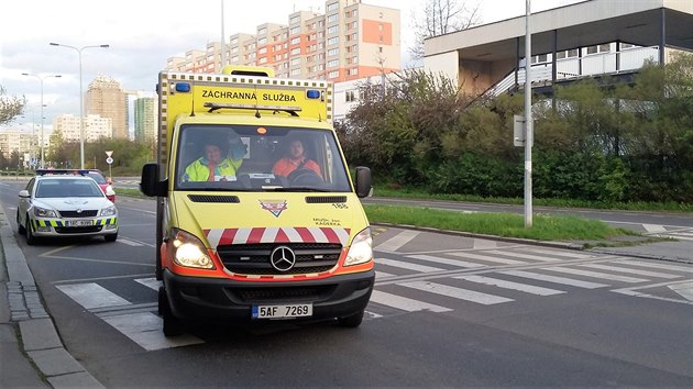 Zchranka pijd ke zrannmu mui ve Hviezdoslavov ulici.