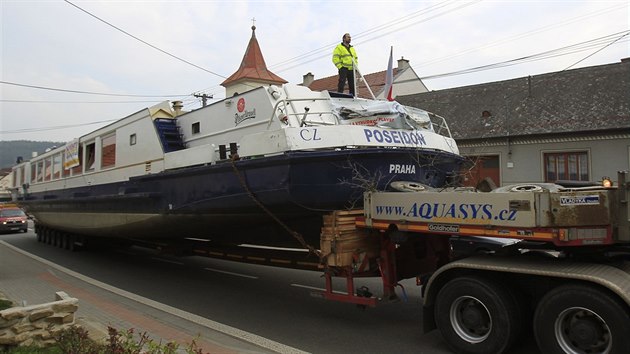 Lo Poseidon putuje jin Moravou smrem k Vranovsk pehrad.