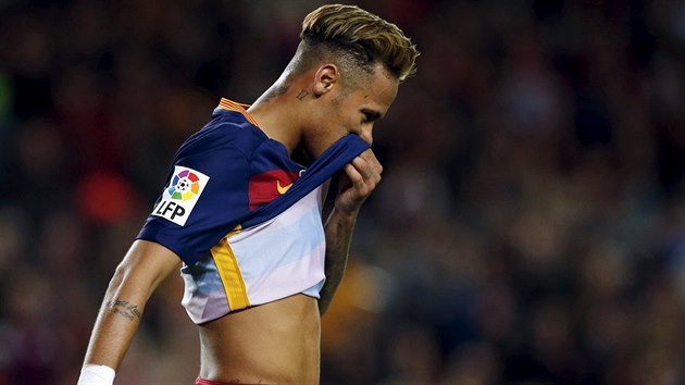 Barcelonsk tonk Neymar po porce s Valenci.