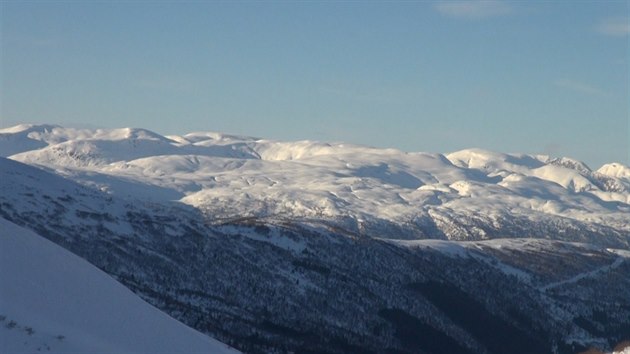 chvatn vhled z hory Vikafjellet, odkud bv za jasnho poas vidt velk st Norska.