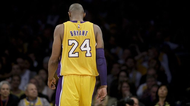 ODCHÁZÍ. Kobe Bryant ve svém poslední utkání v NBA v dresu Los Angeles Lakers.