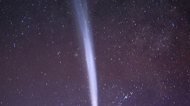 Zbr z ISS (zeteln atmosfrick vyzaovn na spodn stran)