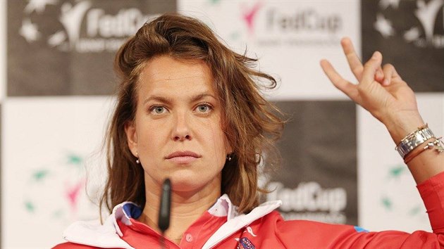 Barbora Strcov pi losu semifinle Fed Cupu vcarsko - esko.