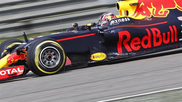 Daniil Kvjat z Red Bullu na trati Velk ceny ny formule 1.