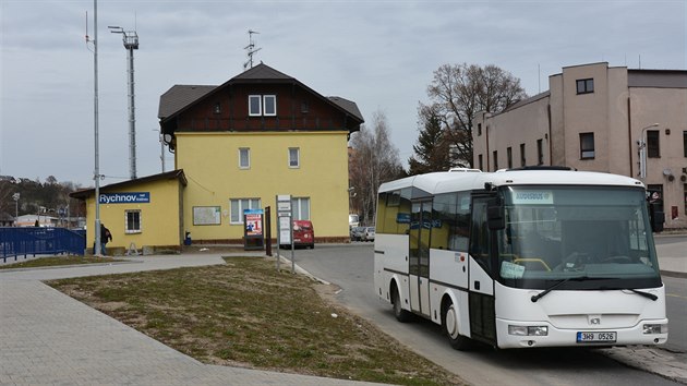 U vlakovho ndra je sedm zastvek. U te jde prakticky o druh autobusov ndra.