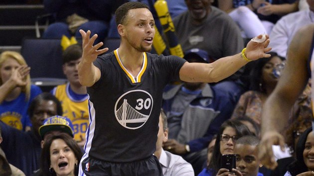 Stephen Curry z Golden State v utkn s Memphisem