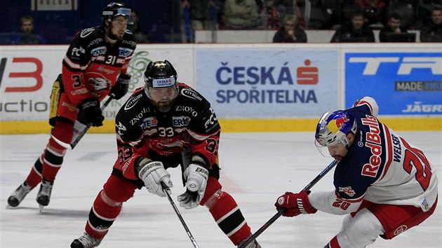 Momentka z duelu Znojma (ervenoern) a Salcburku